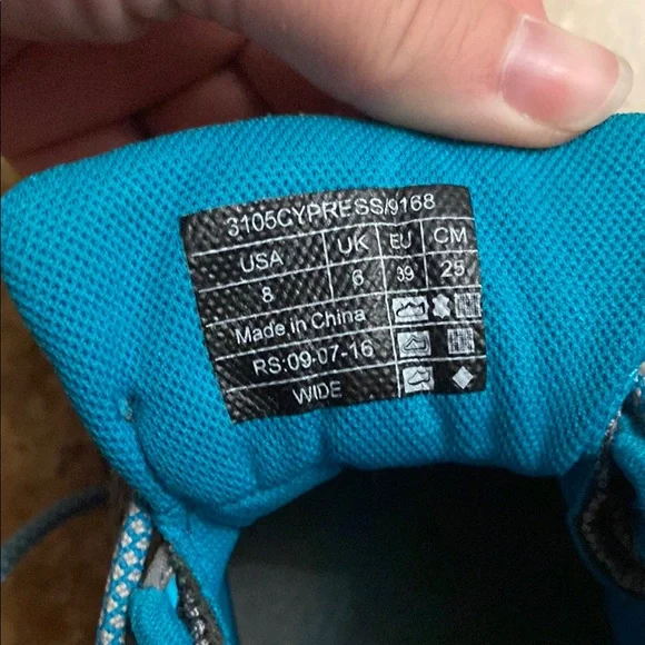 Vionic women’s Gray and Blue Sneakers - Picture 4 of 4